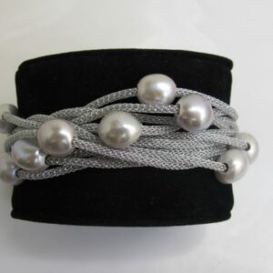 Armband mit Perlen