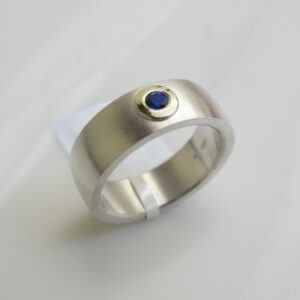 Ring Silber mit blauem Stein